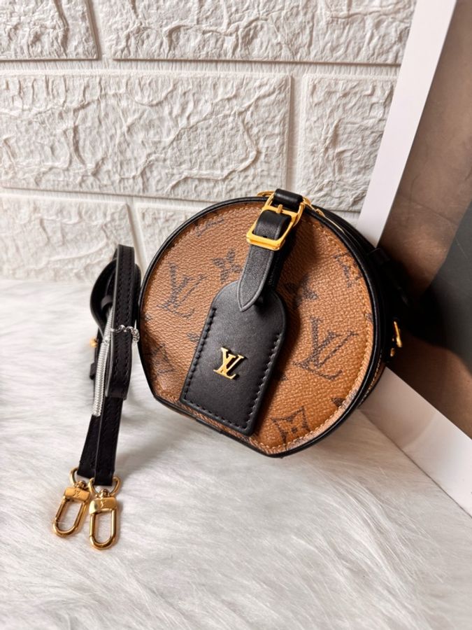 Louis Vuitton M68276 是路易威登 非常熱門的經典車票包/小圓餅包-2