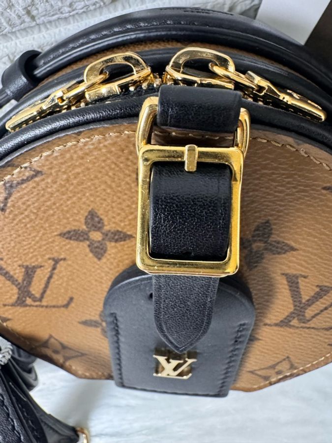 Louis Vuitton M68276 是路易威登 非常熱門的經典車票包/小圓餅包-5