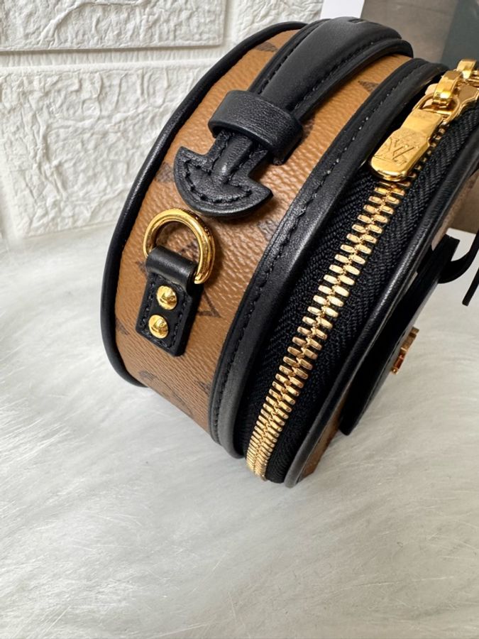 Louis Vuitton M68276 是路易威登 非常熱門的經典車票包/小圓餅包-8