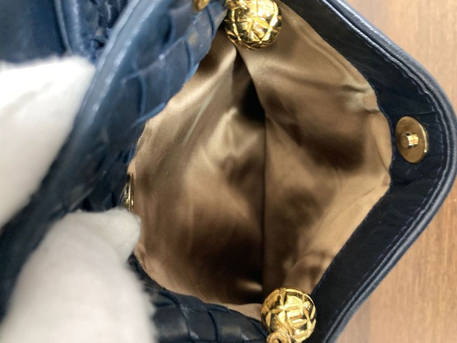 BV 編織金球水桶包-18