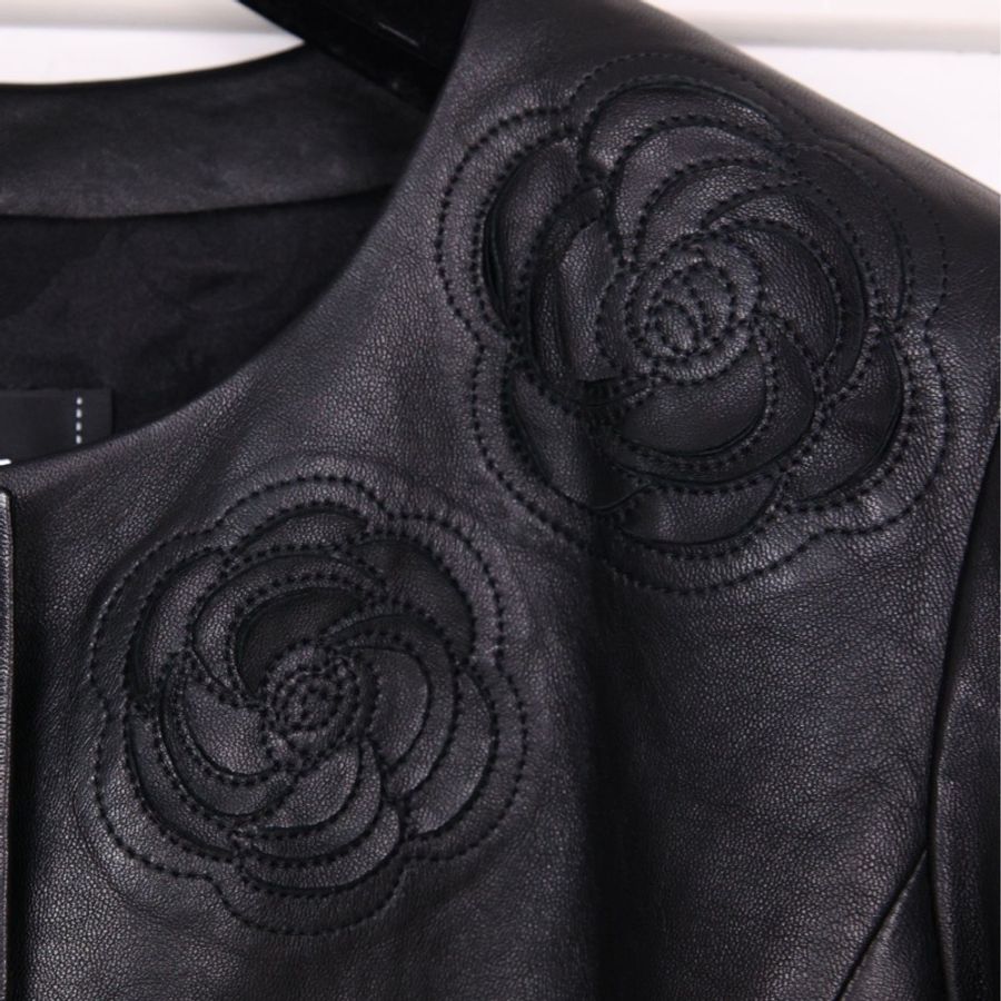 Chanel 10年上海巴黎立体山茶花圆领皮衣外套-19