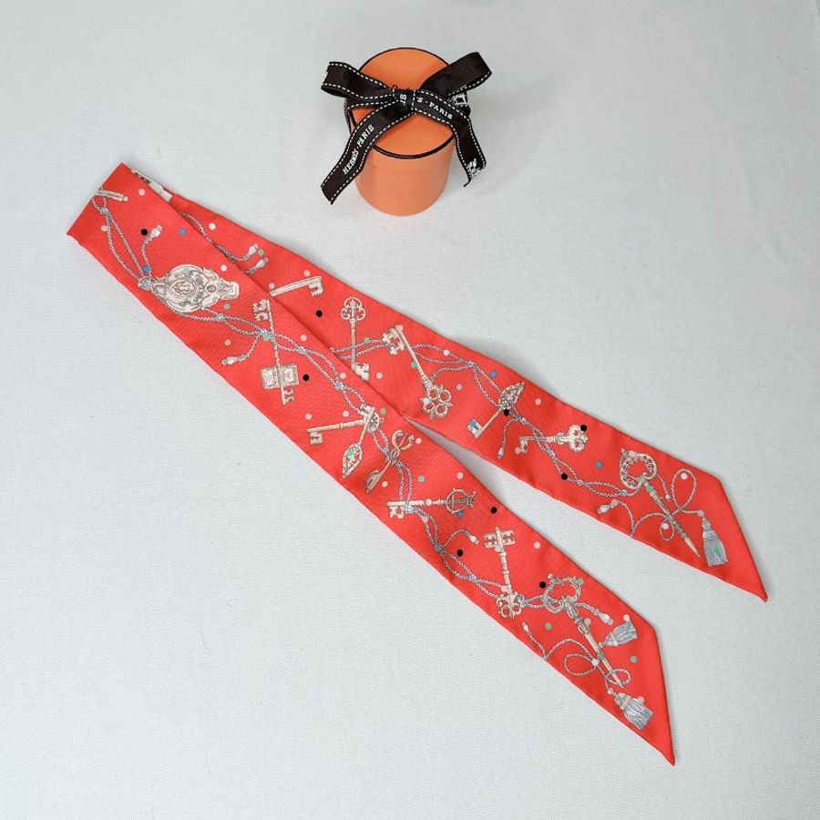HERMES 全新石榴色圓點鑰匙twilly絲巾-1