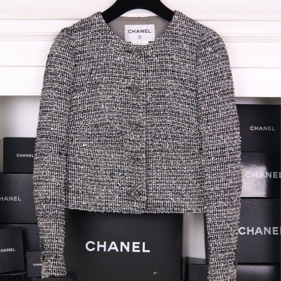 Chanel 15年迪拜系列黑白格纹亮片琉璃扣两口袋crop短外套-0