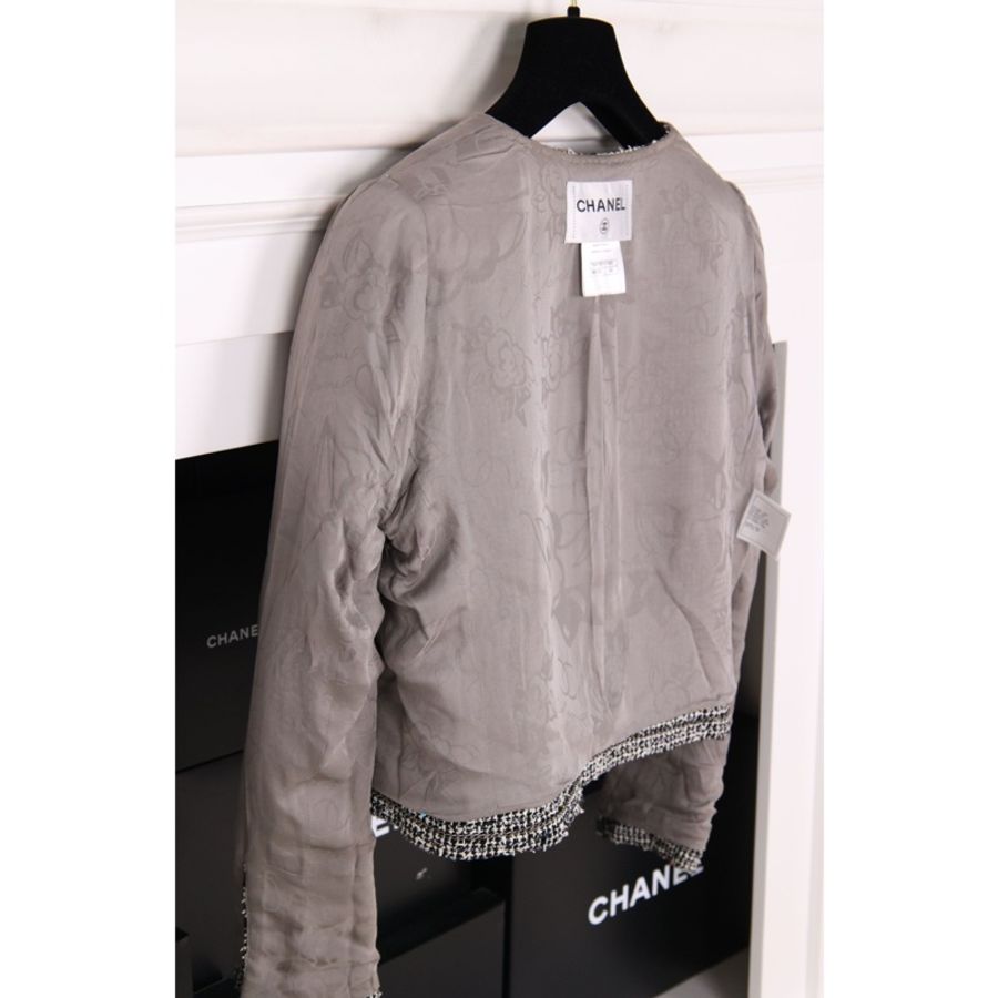 Chanel 15年迪拜系列黑白格纹亮片琉璃扣两口袋crop短外套-5