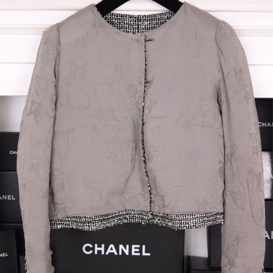 Chanel 15年迪拜系列黑白格纹亮片琉璃扣两口袋crop短外套-8