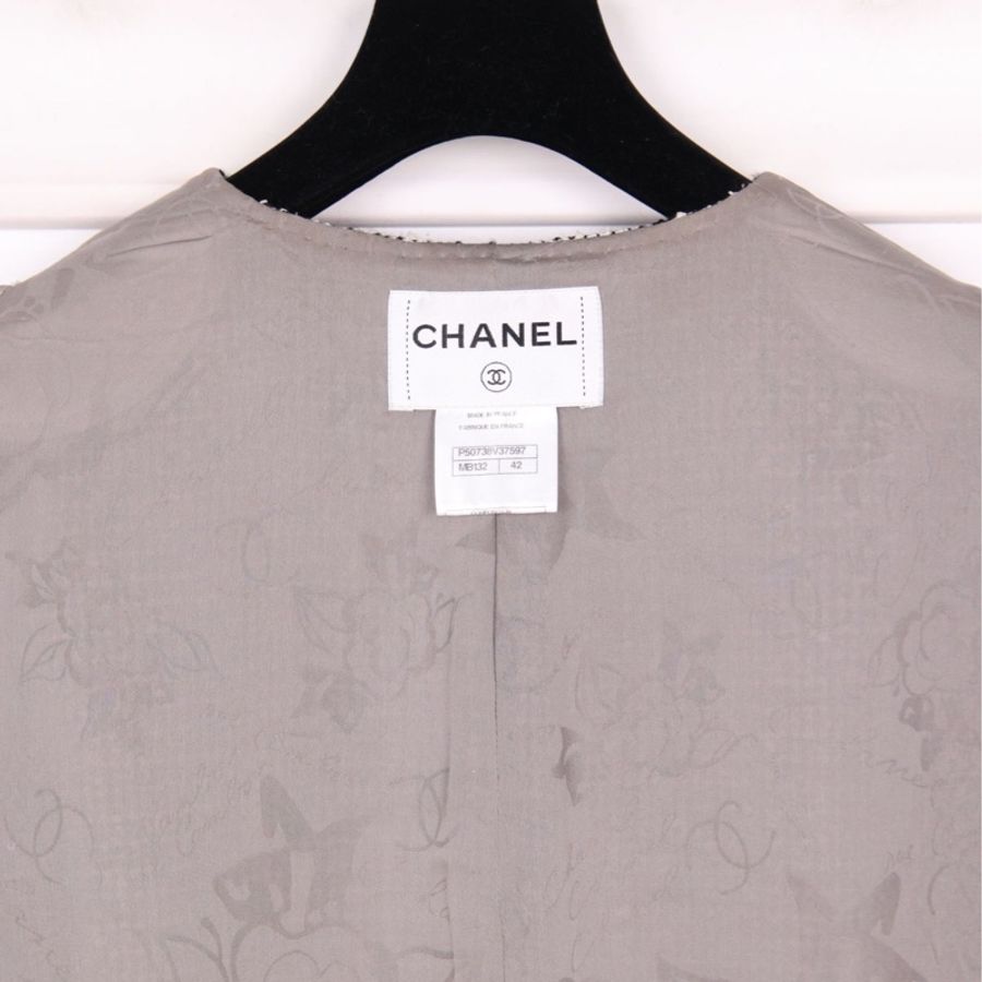 Chanel 15年迪拜系列黑白格纹亮片琉璃扣两口袋crop短外套-13