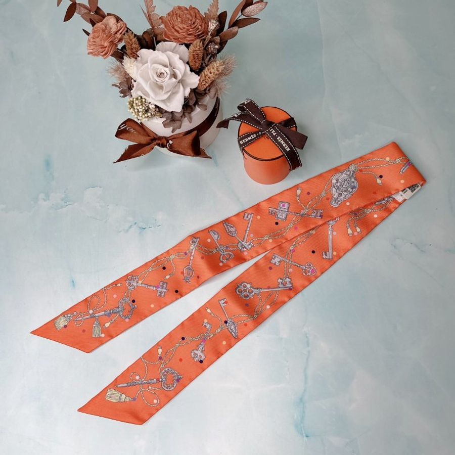 HERMES 全新杏色twilly圓點鑰匙絲巾-1