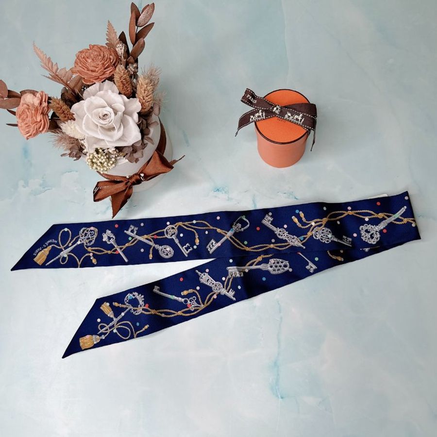 HERMES 全新深藍圓點鑰匙twilly絲巾-0