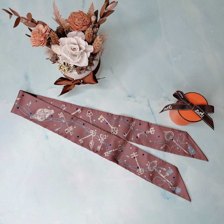 HERMES 全新紫棕色twilly圓點鑰匙絲巾-1