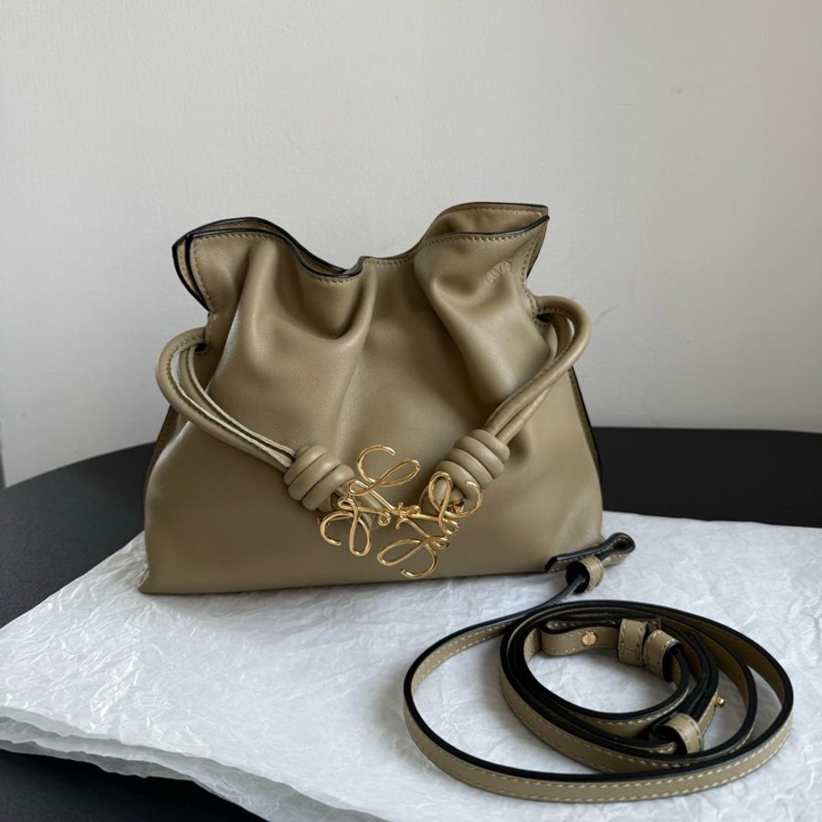 loewe羅意威mini福袋斜挎包 卡其綠,底長23cm-0
