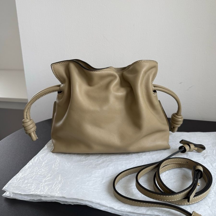 loewe羅意威mini福袋斜挎包 卡其綠,底長23cm-3