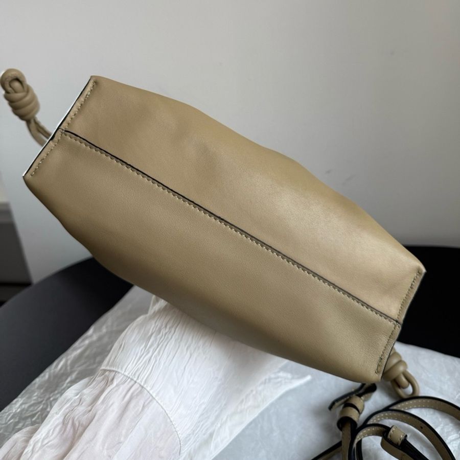 loewe羅意威mini福袋斜挎包 卡其綠,底長23cm-4