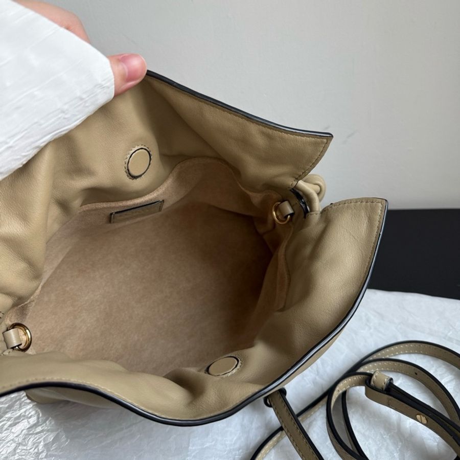 loewe羅意威mini福袋斜挎包 卡其綠,底長23cm-5