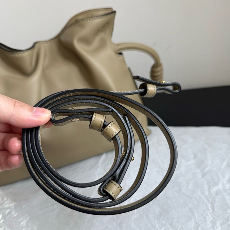 loewe羅意威mini福袋斜挎包 卡其綠,底長23cm-6