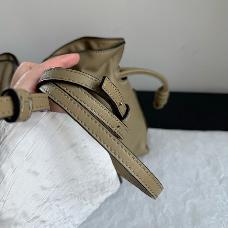loewe羅意威mini福袋斜挎包 卡其綠,底長23cm-7