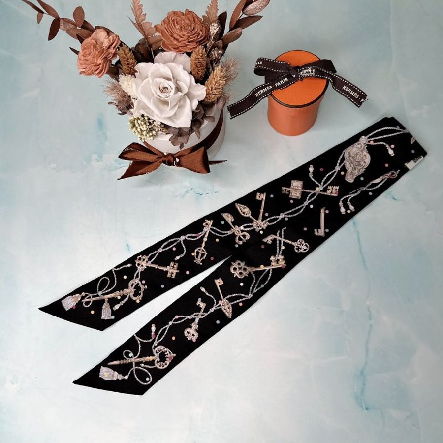 HERMES 全新黑色twilly圓點鑰匙絲巾-1