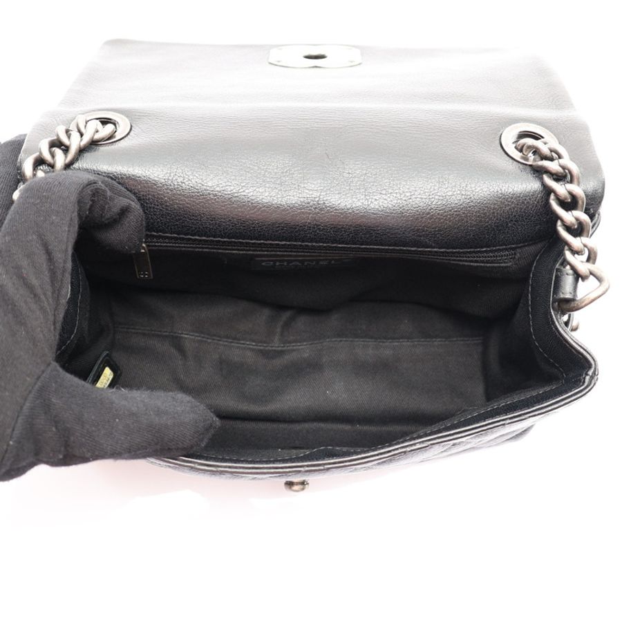 黑色 菱格紋 牛皮 City Rock Flap 鍊帶 肩背包【CHANEL 香奈兒】 A93017-2