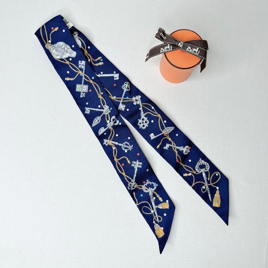 HERMES 全新深藍圓點鑰匙twilly絲巾-1