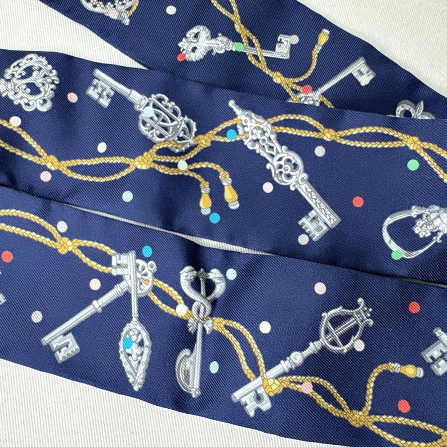 HERMES 全新深藍圓點鑰匙twilly絲巾-4