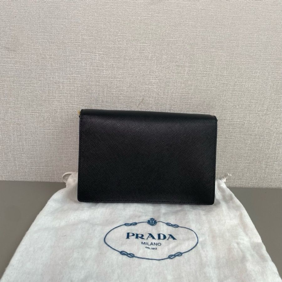 Prada普拉達😈 黑金十字紋 Saffiano信封包✉️ 98新-5
