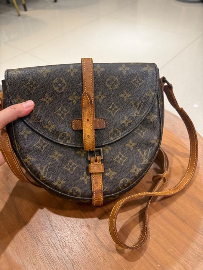 LV Louis Vuitton 半月包 側背包 斜背包-0