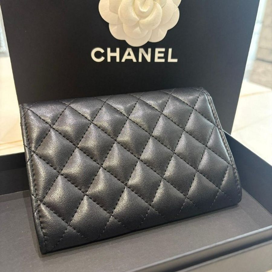 CHANEL 經典菱格黑金口蓋中夾-1