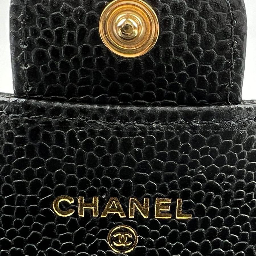 鑒定師的收藏|香奈兒 經典黑色金扣 零錢包 魚子醬牛皮卡夾・CHANEL CF Card Holder【 經典不敗.精緻日常 】-23