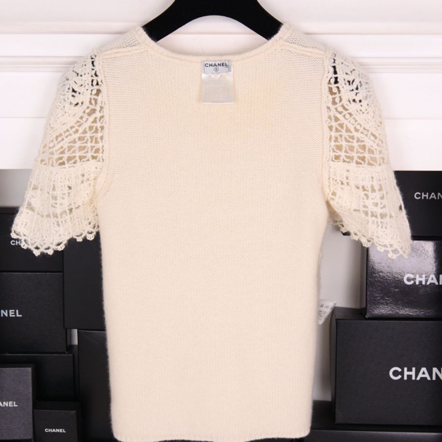 Chanel 06年奶白色山羊绒镂空花边袖口针织圆领短袖上衣外套半裙套装-13