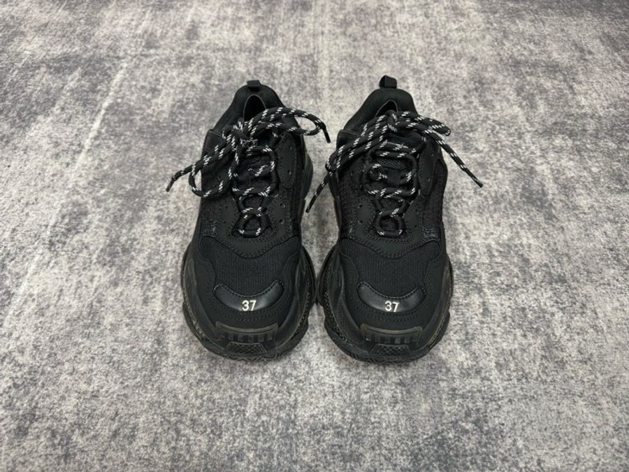 BALENCIAGA巴黎世家TRIPLE S黑色老爹鞋-1