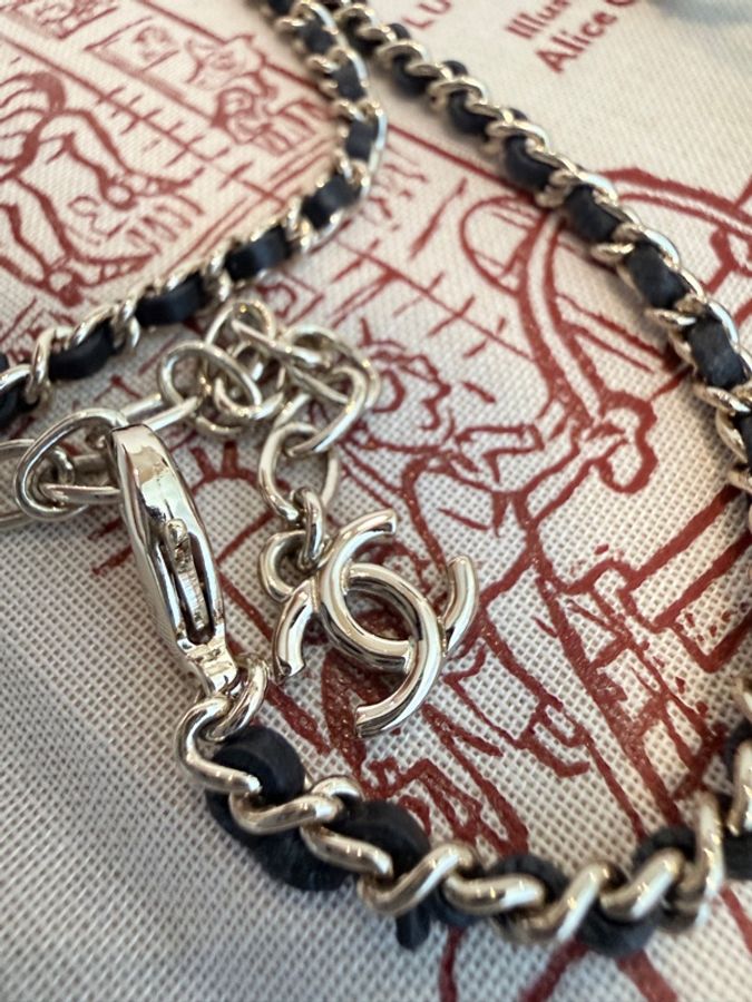 Chanel✨珠光貝殼感壓克力經典皮穿鏈CF包包鏈條項鍊 可當包掛吊飾 原價四五萬-19