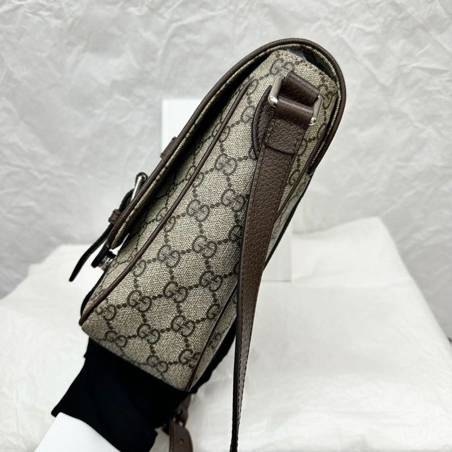Gucci古馳經典款男包棕色雙G老花郵差包斜挎包烏木色GG Supreme帆布-3