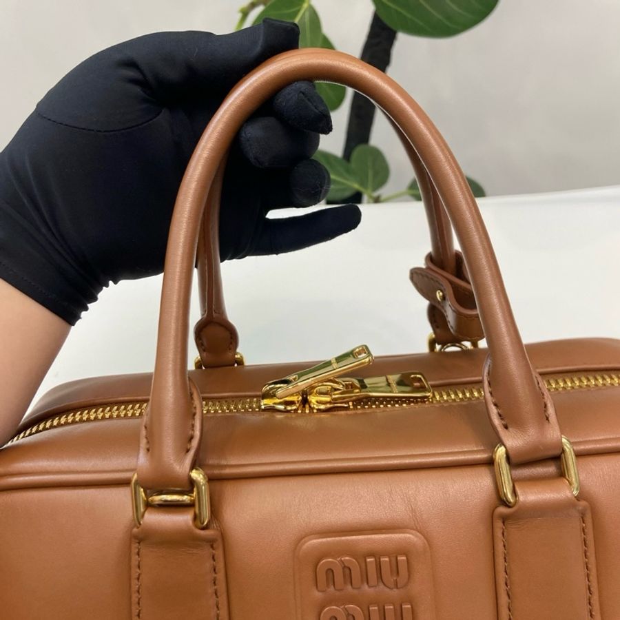 繆繆/Miu Miu Arcadie 乾邑色中號保齡球包手提包單肩包斜挎包 金扣-7