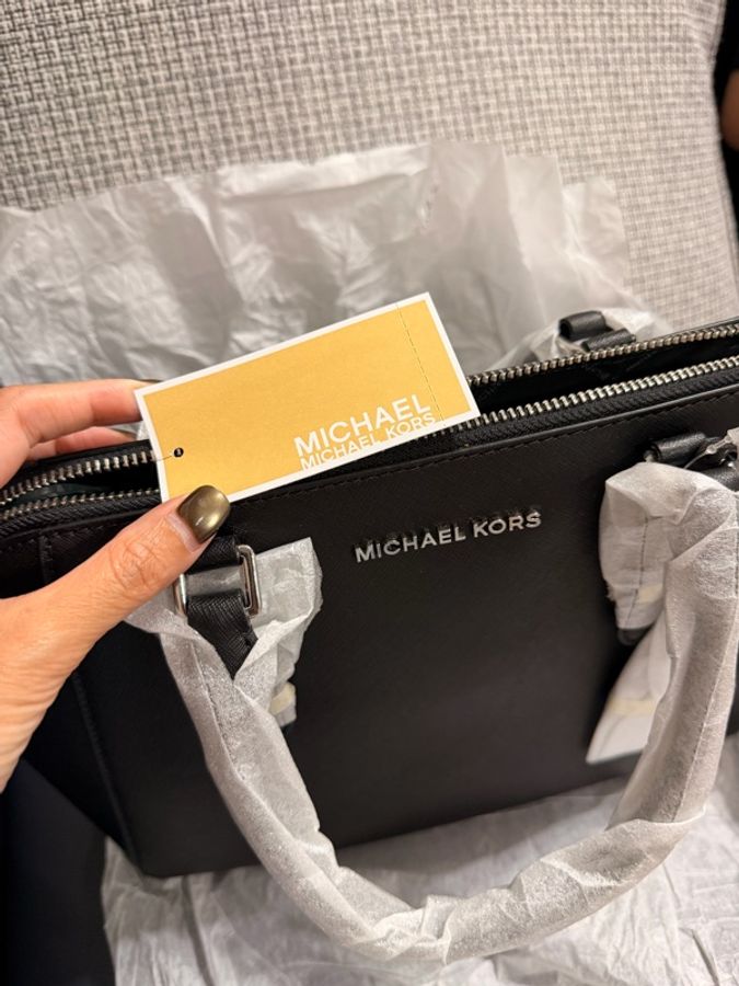 Michael Kors 防刮牛皮貝殼包 / 側翼手提斜背包(黑色)-1