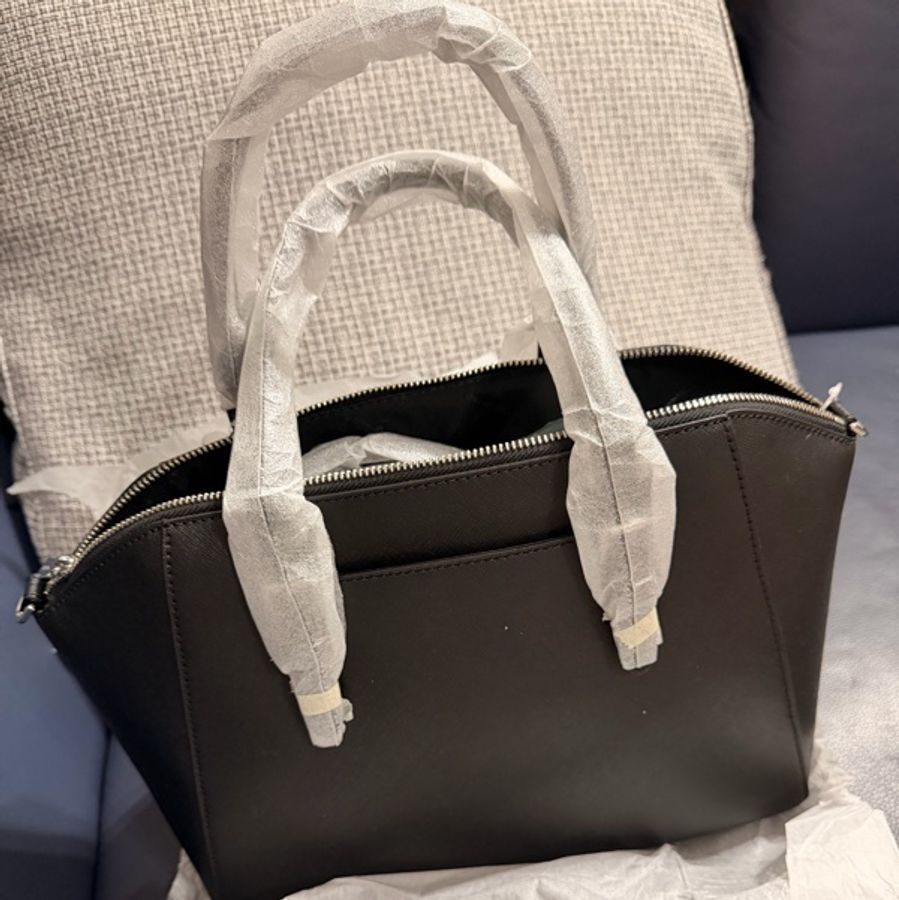 Michael Kors 防刮牛皮貝殼包 / 側翼手提斜背包(黑色)-7