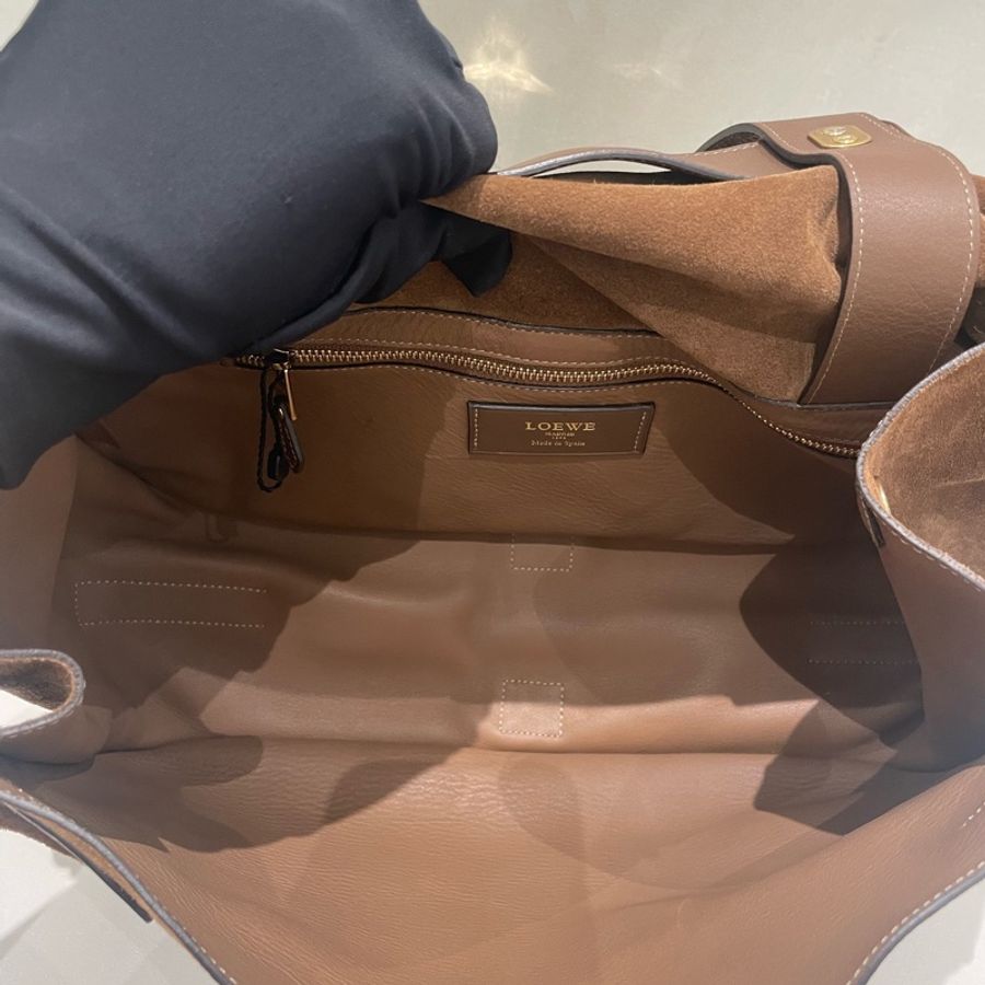 Loewe 羅意威蛇紋麂皮斜挎手提包 走秀款-5