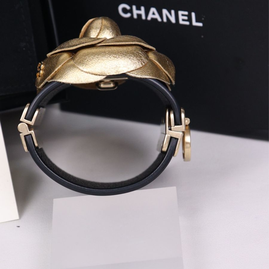 Chanel 17年金色皮革山茶花手镯-9