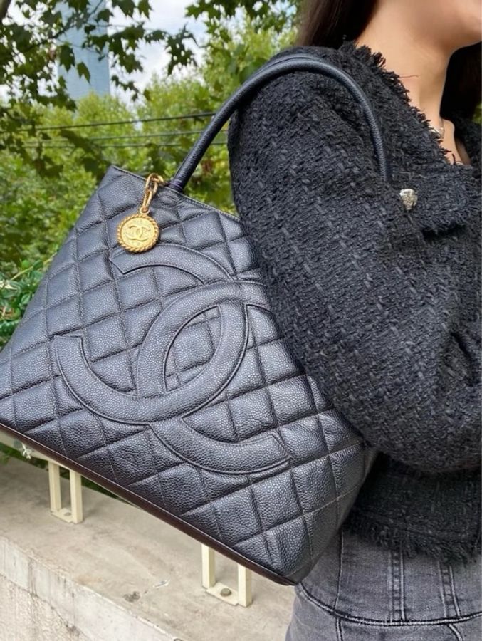 Chanel/香奈兒希爾頓 黑金荔枝牛皮手提單肩包 中古款7開有卡 尺寸:29*24*15-0