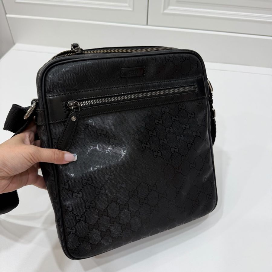 《仙闆名牌精品》Gucci 黑色 GG LOGO 水晶皮 郵差包 相機包 斜背包 肩背包-3