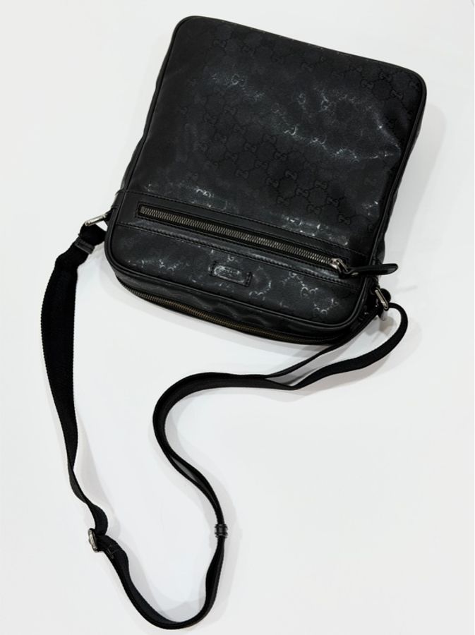 《仙闆名牌精品》Gucci 黑色 GG LOGO 水晶皮 郵差包 相機包 斜背包 肩背包-5