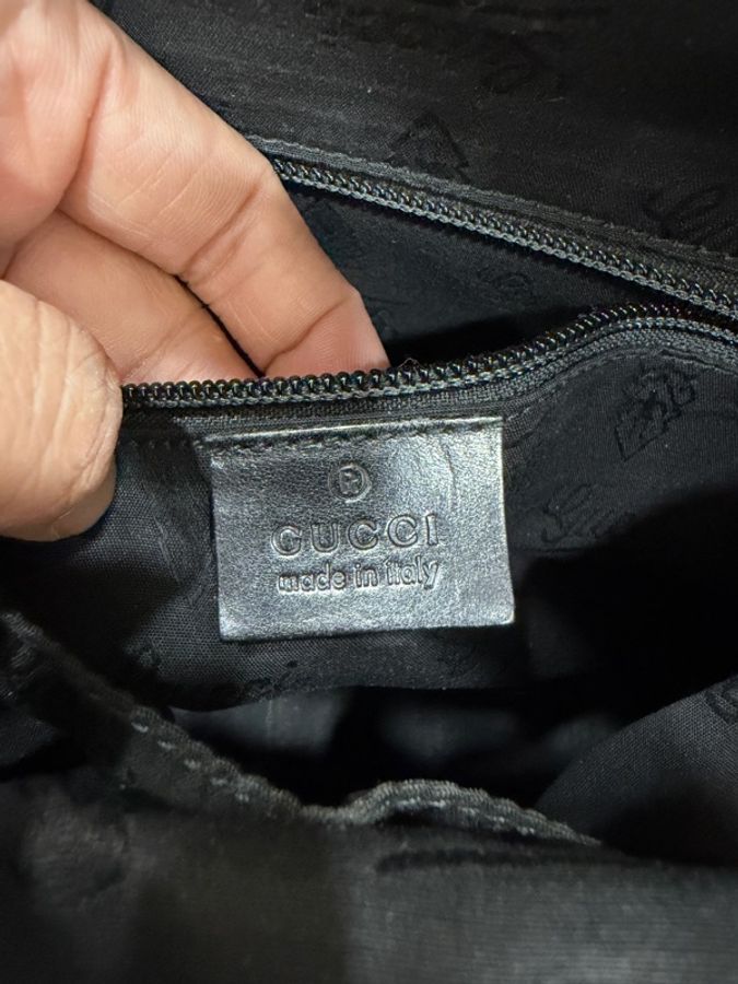 《仙闆名牌精品》Gucci 黑色 GG LOGO 水晶皮 郵差包 相機包 斜背包 肩背包-17