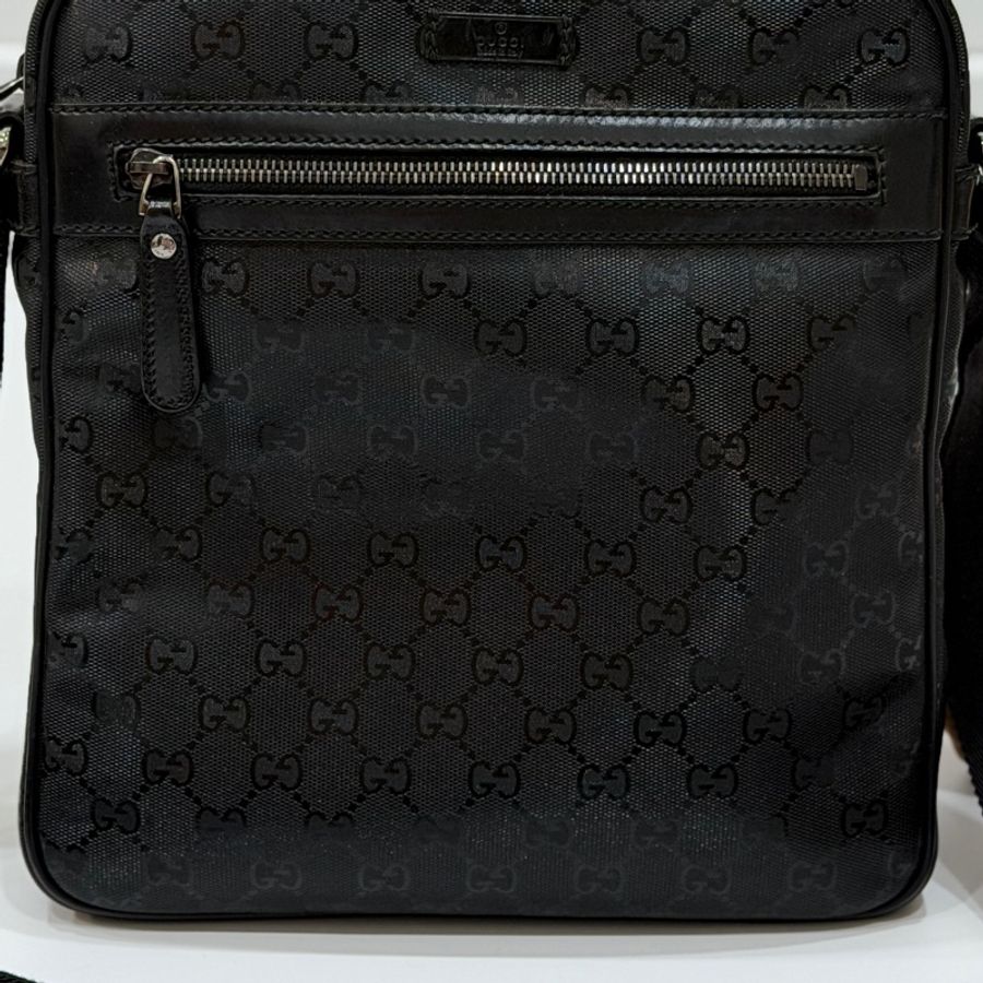 《仙闆名牌精品》Gucci 黑色 GG LOGO 水晶皮 郵差包 相機包 斜背包 肩背包-24