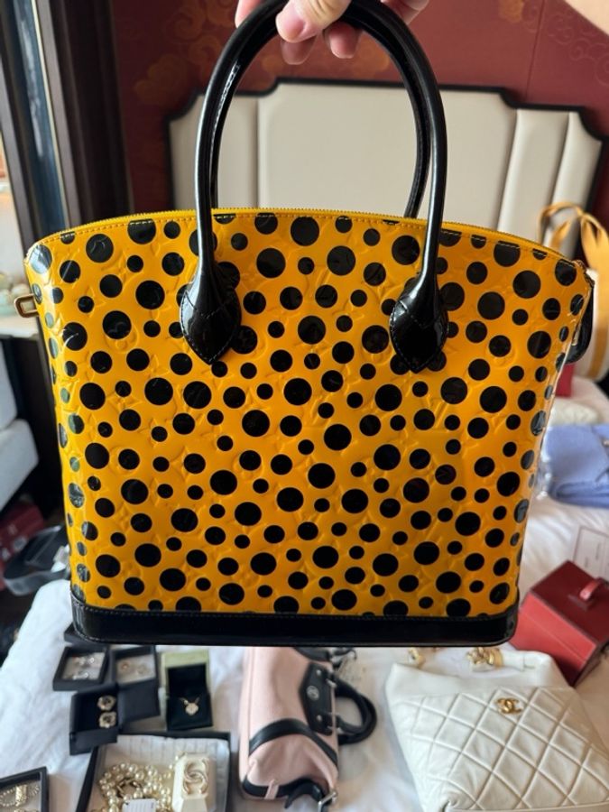Lv ✖️草間彌生 lock it 波點手袋 漆皮貝殼包大號-1