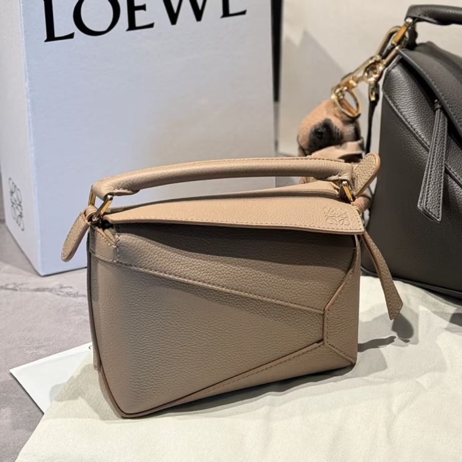 #閒置新 #超值特價 LOEWE Puzzle Bag Mini#拼圖包 柔軟牛皮|金色五金細節|小巧實用卻充滿設計感-1