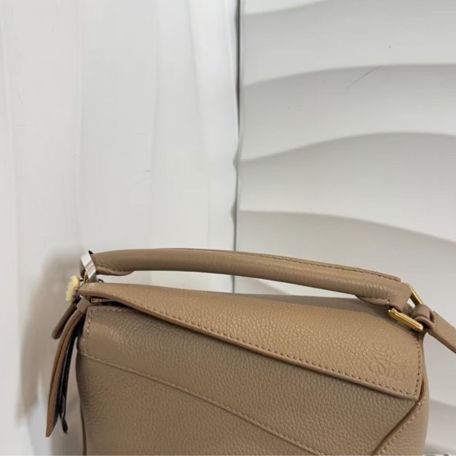 #閒置新 #超值特價 LOEWE Puzzle Bag Mini#拼圖包 柔軟牛皮|金色五金細節|小巧實用卻充滿設計感-4
