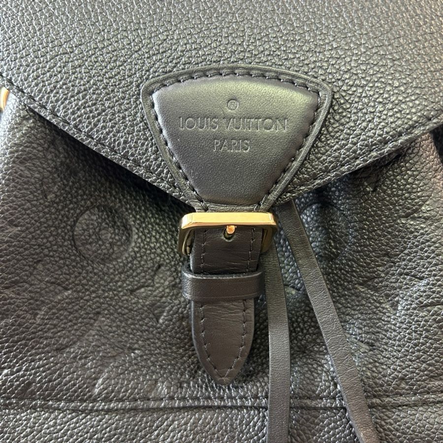 LV 黑色全皮壓花牛皮雙肩背包 整體成色原始99新-2