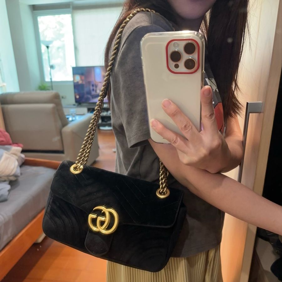 ✨ Gucci Marmont Velvet 黑金絲絨鍊肩背包/可單肩、斜背-17