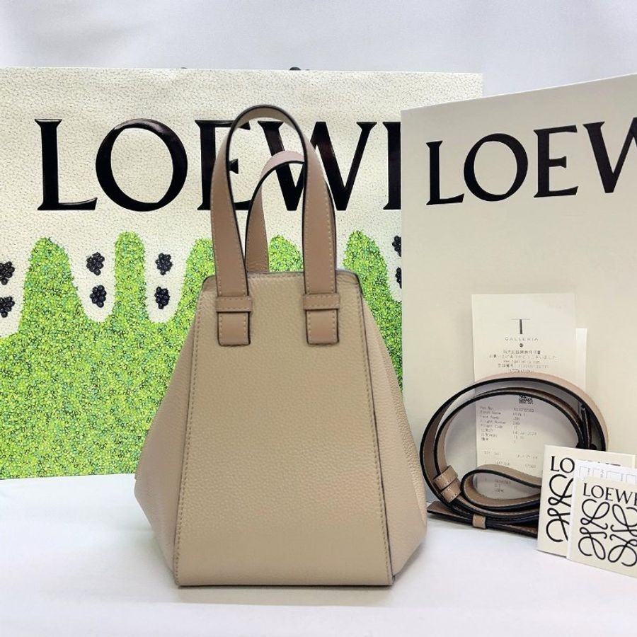 LOEWE 沙色小牛皮吊床包-1