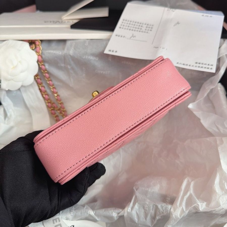 近全新 香奈兒/Chanel 手柄櫻花粉金扣荔枝皮方胖口蓋包-3
