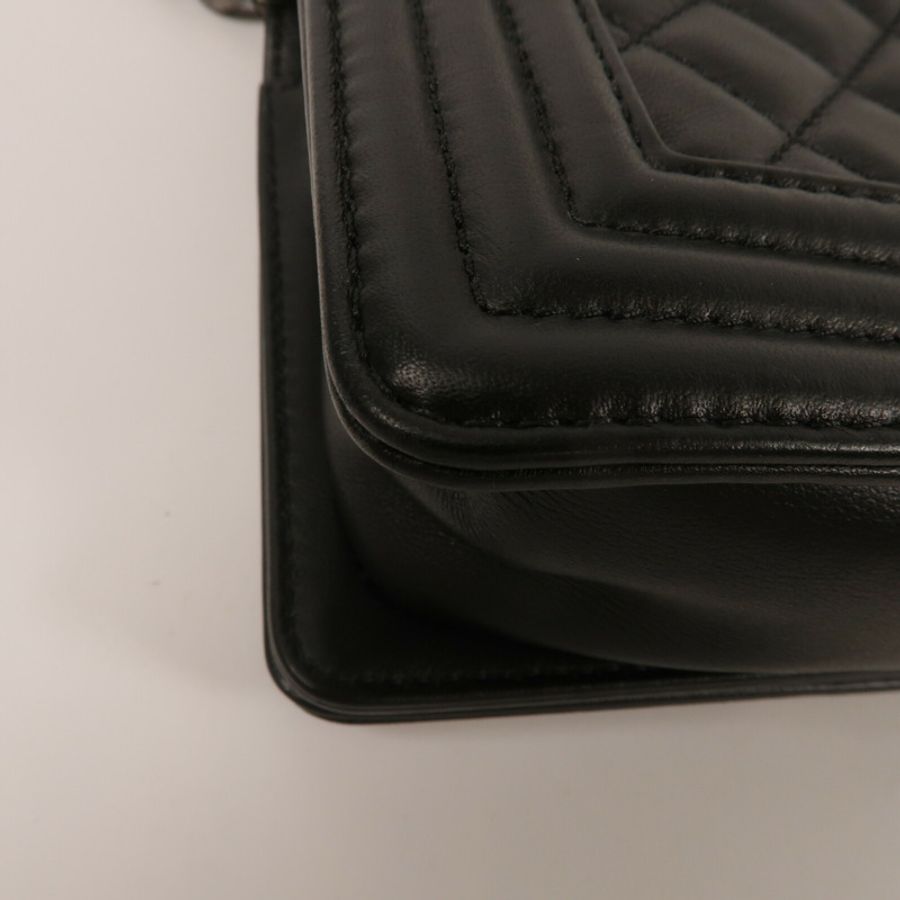 CHANEL 羊皮皮革Boy 20鏈帶肩背袋-12
