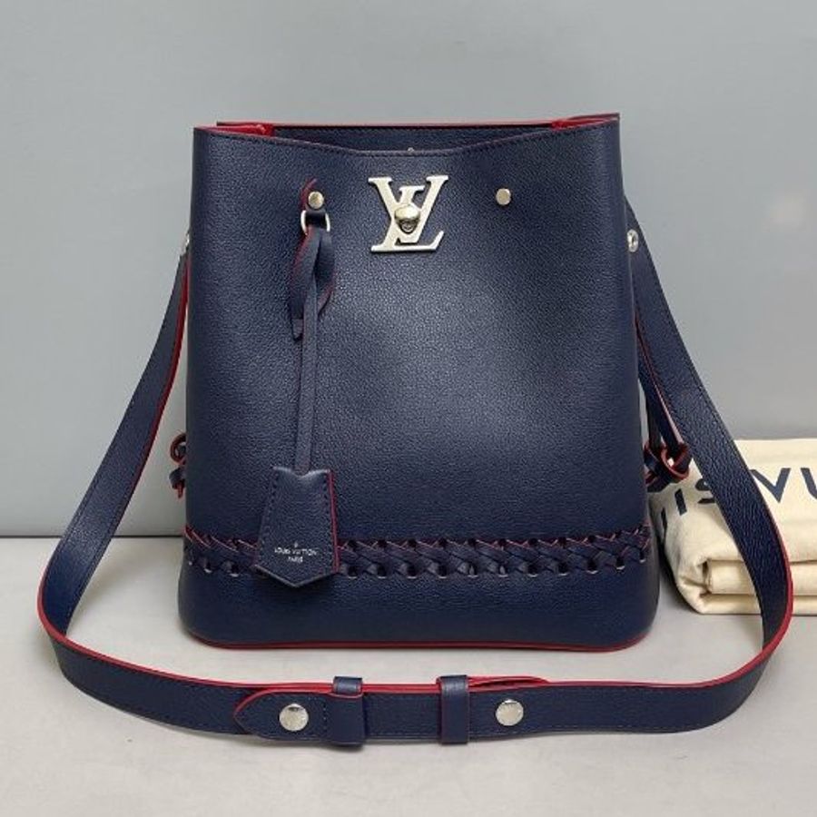 路易威登/Louis Vuitton Lockme Bucke藍色全皮編織水桶包-7